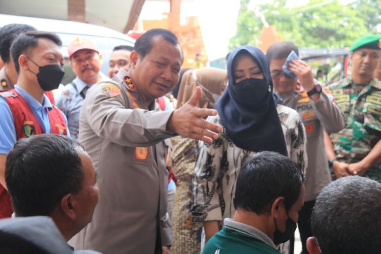 Kapolda Jawa Timur, Irjen Toni Harmanto saat kegiatan Jumat Curhat (Kominfo Jatim)