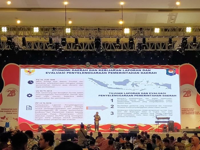 Sekretaris Jenderal Kementerian Dalam Negeri Indonesia (Kemendagri), Suhajar Diantoro, dalam peringatan Hari Otoda 2024 di Kota Surabaya, Kamis (25/4/2024) malam /Foto: Jatim Inside