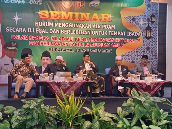Seminar dengan tema “Hukum Menggunakan Air PDAM Secara Ilegal dan Berlebihan untuk Tempat Ibadah” di Kantor PDAM Surya Sembada Surabaya, Sabtu (10/8/2024)