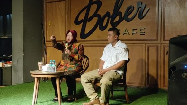 Calon Gubernur Jawa Timur, Tri Rismaharini saat berdialog dengan BRIM 08 Jatim di Surabaya, Selasa (24/9/2024) (Foto: Dim)