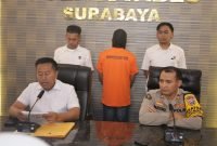 Akibat tidak bisa menahan nafsu, pelaku diduga nekat melakukan aksi pelecehan terhadap korban (dok. Hum Polrestabes Surabaya)