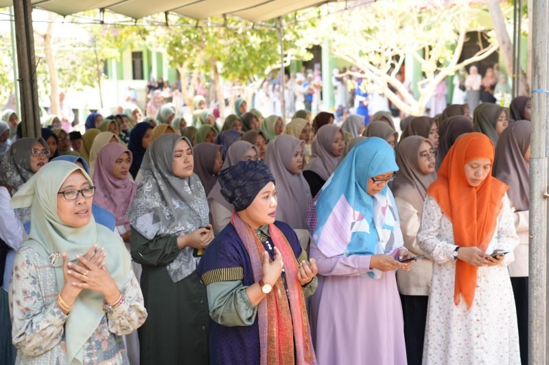 Luluk Nur Hamidah saat menghadiri Temu Alumni Nasional Pondok Pesantren Annuqayah Sumenep, Minggu (13/10/2024).