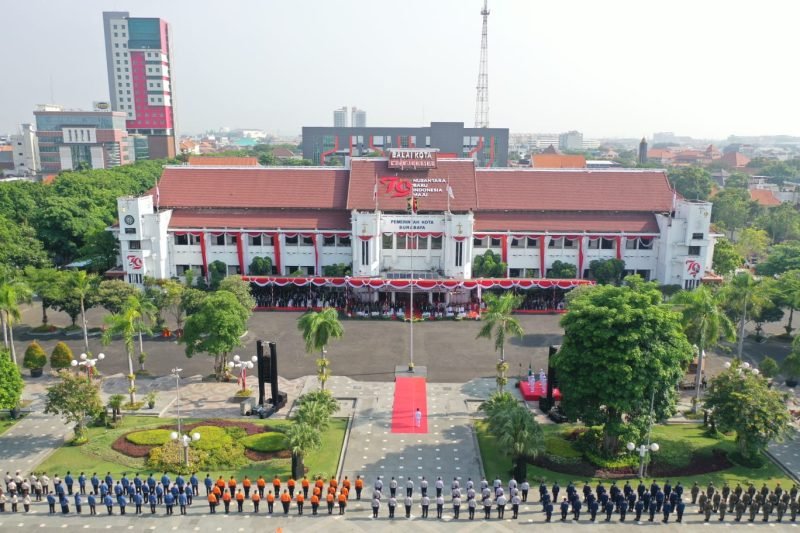 Upacara peringatan HUT ke-79 Provinsi Jawa Timur di halaman Balai Kota Surabaya, Senin (14/10/2024) (Foto: Pemkot Surabaya)