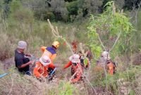 Proses evakuasi jenazah pendaki yang sebelumnya hilang di Gunung Wilis (Foto: dok. BPBD Jawa Timur)