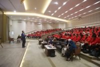 Kuliah perdana diikuti 100 peserta dan dihadiri oleh para dosen dari Prodi Teknik Industri (Hum KAI Daop 8)