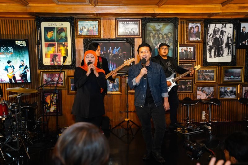 Video klip kampanye pasangan Calon Gubernur dan Wakil Gubernur Khofifah Indar Parawansa dan Emil Elestianto Dardak bersama Dewa 19 (Had/Istimewa)