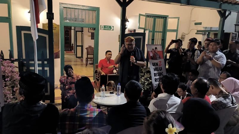 Acara deklarasi dukungan kepada Risma-Gus Hans di Museum HOS Tjokroaminoto Peneleh, Kota Surabaya, Jawa Timur, Selasa (29/10/2024)