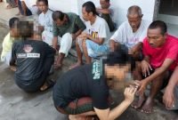 Para remaja saat menjalani sanksi sosial di UPTD Liponsos Keputih Surabaya (dok. Satpol PP Surabaya)