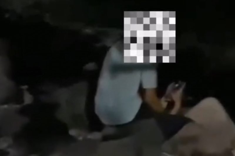 Tangkapan layar sejoli saat bermesraan di Pantai Batu-batu Kenjeran Surabaya (dok. Satpol PP Surabaya)