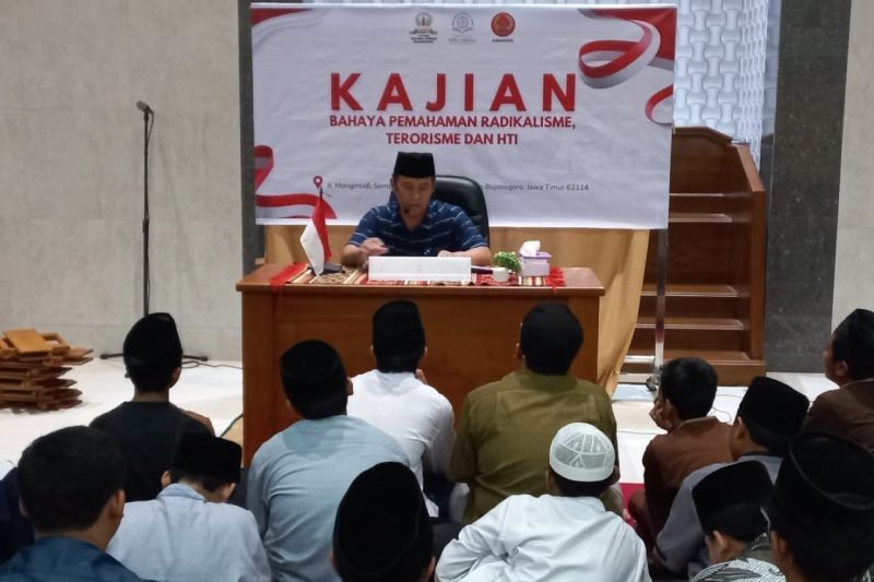 Kegiatan ini berlangsung di Ponpes Ibnu Abbas, Desa Sembung, Kecamatan Kapas, Bojonegoro pada Sabtu (26/10/2024). (Polres Bojonegoro)