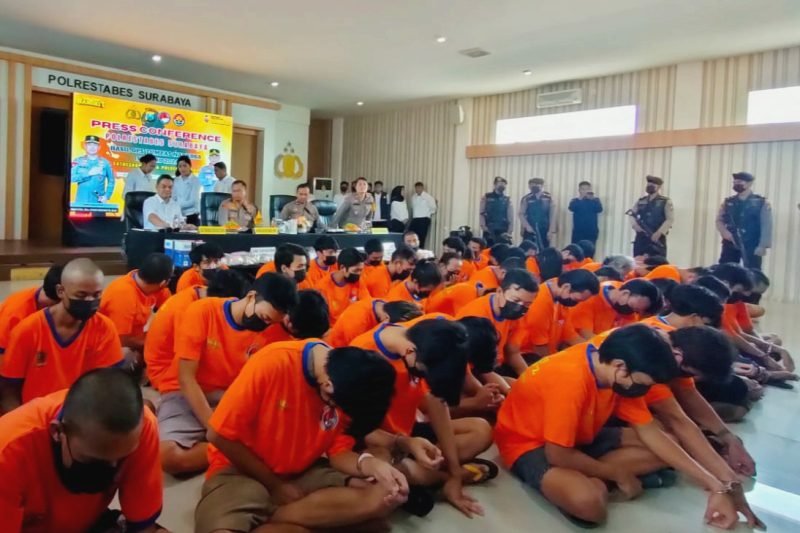 Konferensi pers ungkap kasus hasil Operasi Tumpas Narkoba Semeru 2024 di Polrestabes Surabaya, Senin (28/10/2024) (Dms/Jatim Inside)