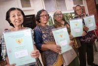 dok. Penyerahan sertifikat HGB di atas HPL bagi pemegang IPT (Pemkot Surabaya)