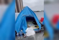 Korban sempat tinggal di tenda rooftop apartemen dekat kandang kelinci di Hongkong selama dua hari (dok. Pri/Hdi)