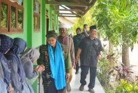 Calon Gubernur Jawa Timur, nomor urut 1, dalam kunjungannya ke Pondok Pesantren (Ponpes) dan SMK Ihsaniat, Rabu (13/11/2024)