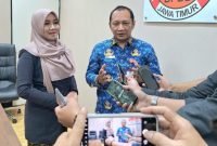 Kalaksa BPBD Jatim Gatot Soebroto, saat menerima kunjungan kerja anggota DPD RI, Lia Istifhama (dok. BPBD Jatim)