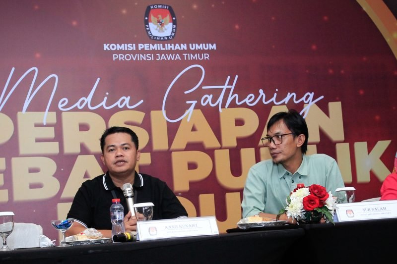 Ketua Komisi Pemilihan Umum (KPU) Jawa Timur, Aang Kunaifi, dalam media gathering di Gand City Surabaya, Sabtu (2/11/2024).