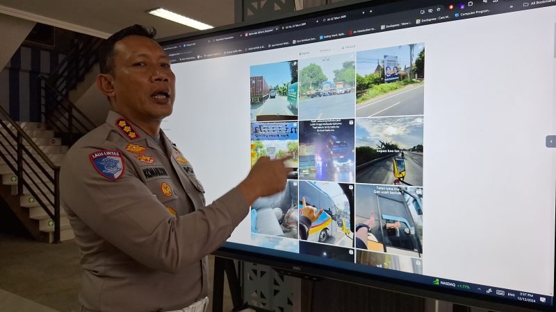 Dirlantas Polda Jatim Kombes Pol Komarudin memberi keterangan kepada awak media di Mapolda Jatim, Kamis (12/12/2024). (S Hadi/Istimewa)