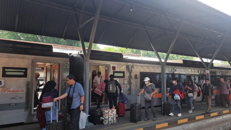 Kereta Api tambahan akan beroperasi mulai 19 Desember 2024 hingga 5 Januari 2025 (dok. Hum KAI Daop 8)