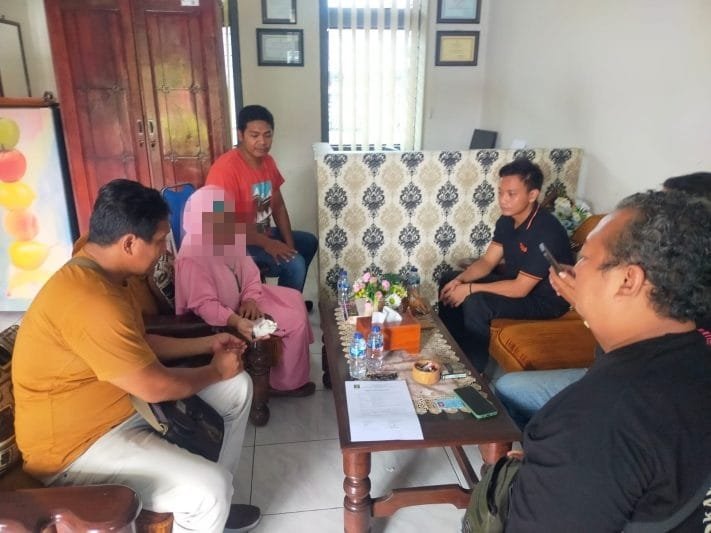 Terduga pelaku penyelundupan saat diamankan petugas Lapas Kelas IIB Tulungagung (Istimewa)