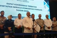 Menko Bidang Pangan Zulkifli Hasan saat menyampaikan pernyataan pers seusai Rapat Koordinasi Terbatas terkait Penetapan Neraca Komoditas Pangan 2025 di Graha Mandiri, Jakarta, Senin (9/12/2024) (dok. Infopublik)