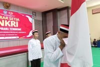 Ikrar dan setia napiter kepada Negara Kesatuan Republik Indonesia (NKRI) (dok. Kemenkumham Jatim)
