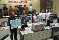 Konferensi pers ungkap kasus jaringan judi online internasional yang berlangsung di Mapolda Jawa Timur, Kamis (12/12/2024) (S Hadi/Istimewa)