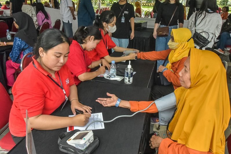 Layanan pengobatan gratis yang digelar Yayasan Mawa Sharon Peduli bersama Pemkot Surabaya menargetkan 2.5000 orang (Istimewa)
