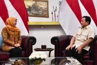 Ketua Umum PP Muslimat NU, Khofifah Indar Parawansa, saat silaturahmi dengan Presiden RI Prabowo Subianto di Istana Merdeka, Jakarta, Selasa (14/1/2025).