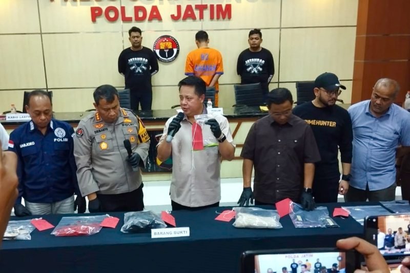 Konferensi pers ungkap kasus pembunuhan dan mutilasi wanita asal Blitar, yang berlangsung di Mapolda Jatim, Senin (27/1/2025).