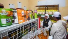 Gubernur Jawa Timur Khofifah Indar Parawansa saat meninjau salah satu Koperasi Merah Putih di Kota Mojokerto, Minggu (20/07/2025) /Foto: Pemkot Mojokerto