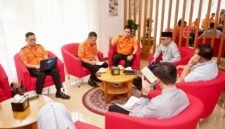 dok. Tim dari Basarnas saat bertemu Wakil Bupati Banyuwangi, Mujiono, di Banyuwangi, Jumat (18/7/2025) (Foto: Pemkab Banyuwangi)