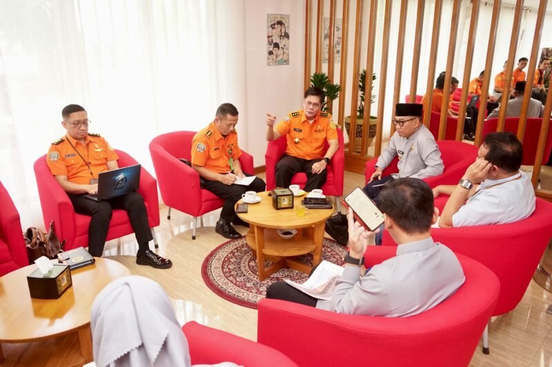 dok. Tim dari Basarnas saat bertemu Wakil Bupati Banyuwangi, Mujiono, di Banyuwangi, Jumat (18/7/2025) (Foto: Pemkab Banyuwangi)