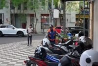 Parkir di kawasan Jalan Tunjungan Surabaya (dok. Pemkot Surabaya)