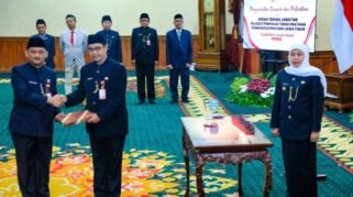 Upacara pelantikan Pejabat Pimpinan Tinggi Pratama di lingkungan Pemprov Jawa Timur di Gedung Negara Grahadi, Surabaya, Selasa (14/7/2026). (Foto: Adpim Jatim)