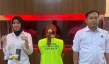 Terduga pelaku penyalahgunaan narkotika saat diamankan aparat kepolisian. (dok. Satresnarkoba Polrestabes Surabaya)