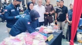 dok. Kegiatan pemusnahan barang bukti narkotika di Surabaya. Foto: Polrestabes Surabaya