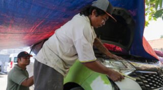 Aktivitas pengecatan di Bengkel Jalan Menur No 111, Kecamatan Mulyorejo Surabaya, Senin (6/7/2026). (Pemkot Surabaya)