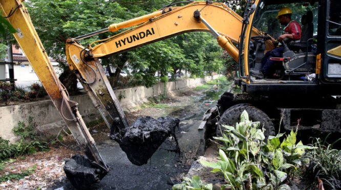 Normalisasi saluran di Kota Surabaya. (Foto: dok/Pemkot Surabaya)