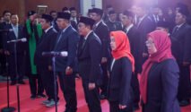 Proses pelantikan dan pengambilan sumpah jabatan Aparatur Sipil Negara (ASN) Pemkot Surabaya di Graha Sawunggaling, Kamis (9/7/2026).