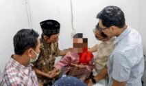 Salah satu anak peserta khitan massal di Kota Surabaya, Sabtu (15/8/2026).