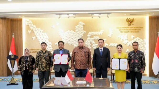 Penandatanganan Strategic Cooperation Framework Agreement antara Wiraraja Madura Industrial Estate dan Guangdong (Fenyong) ASEAN Industrial Park di Jakarta, Rabu (5/8/2026). (Foto: Humas Ekon)